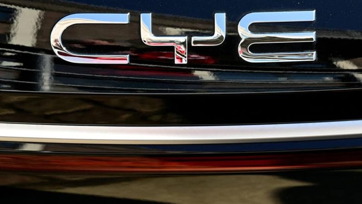 European, Chinese Automakers Unveil New Models at Paris Show - paris car show
