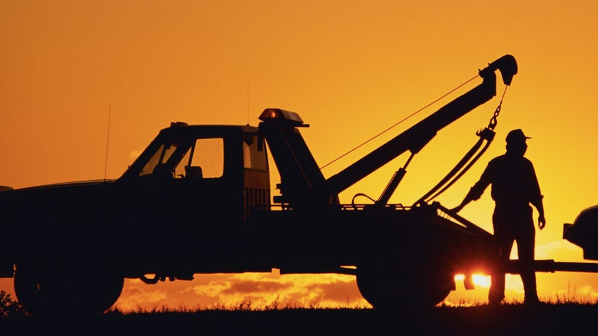 Tow truck operators face theft charges Tow truck operators face theft charges - tow truck theft