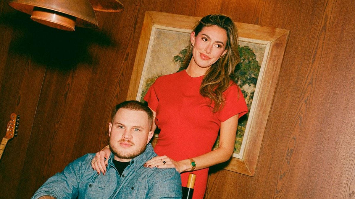 Country musician Zach Bryan adopts Oklahoma roots in Manhattan home - zach bryan home