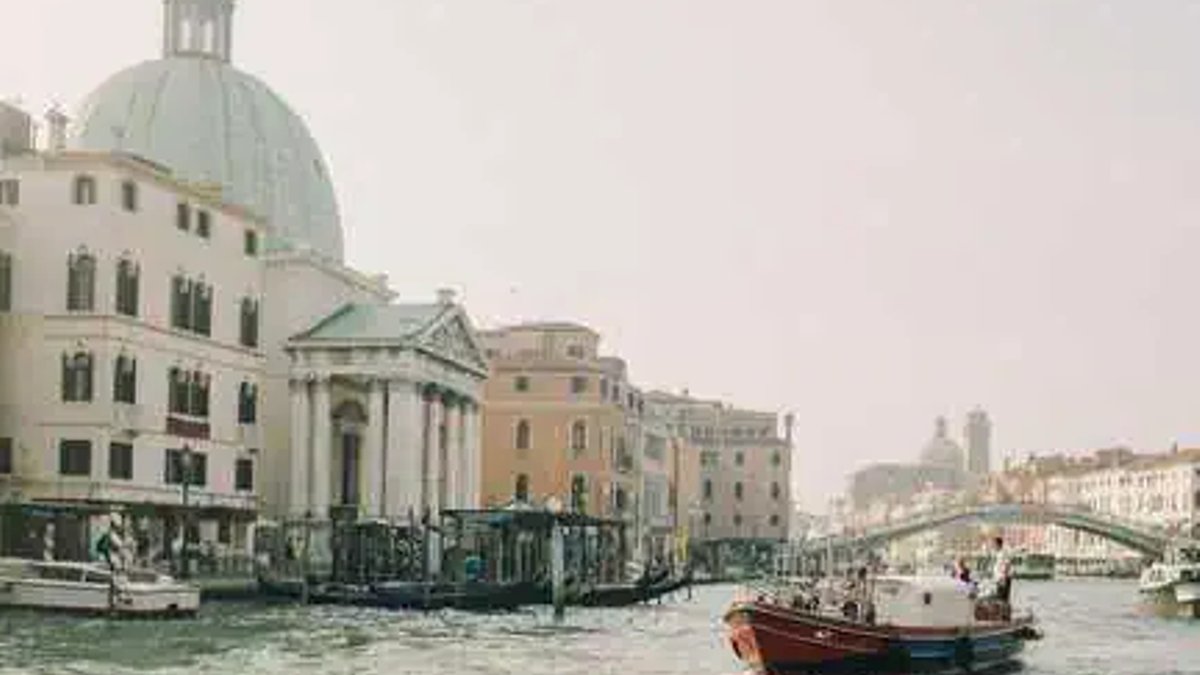 Venice travelers face luggage storage challenges Venice travelers face luggage storage challenges - luggage storage