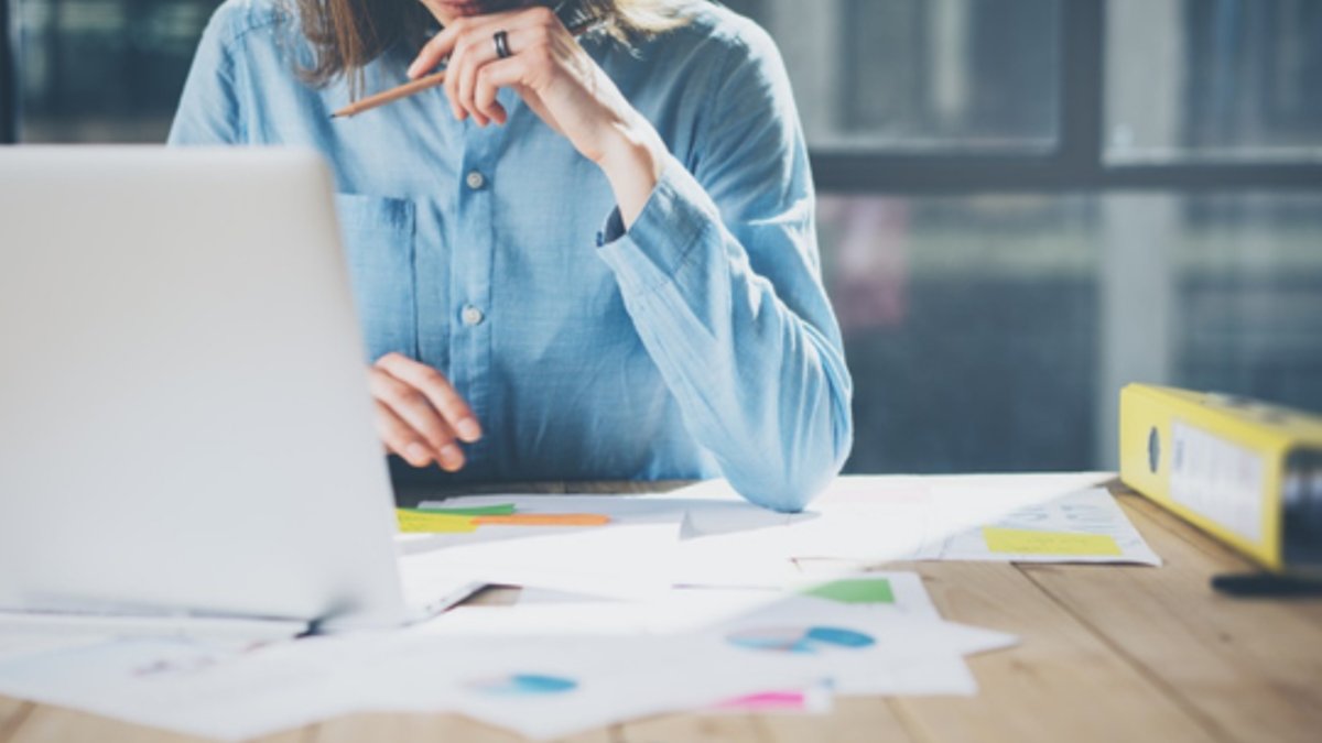 Study Finds Hybrid Work Hinders Women's Promotion Prospects - hybrid work