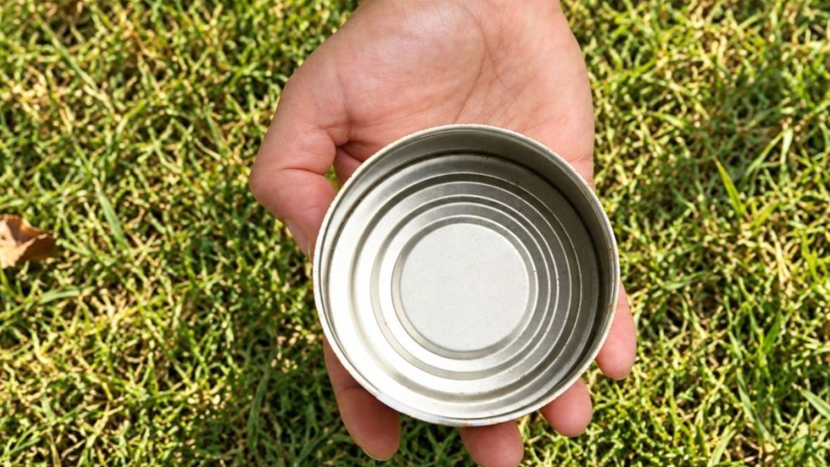 Gardeners Use Tuna Cans to Measure Water Gardeners Use Tuna Cans to Measure Water - measure water