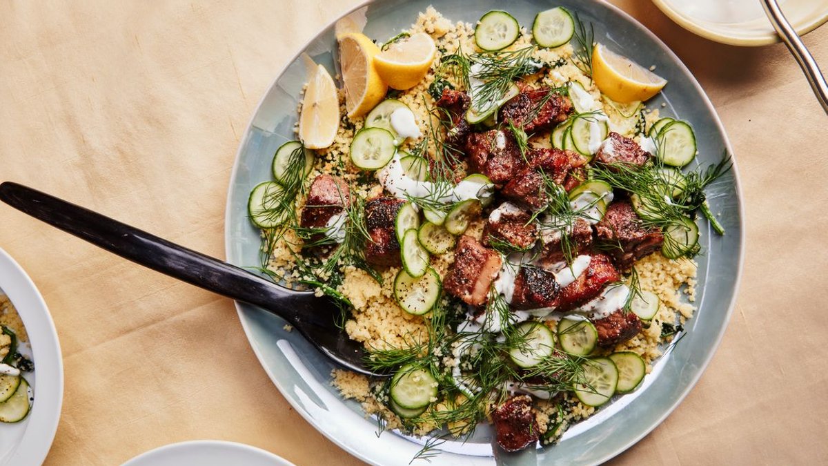 Chef shares simple, flavorful garlic steak and spinach couscous recipe Chef shares simple, flavorful garlic steak and spinach couscous recipe - garlic steak recipe