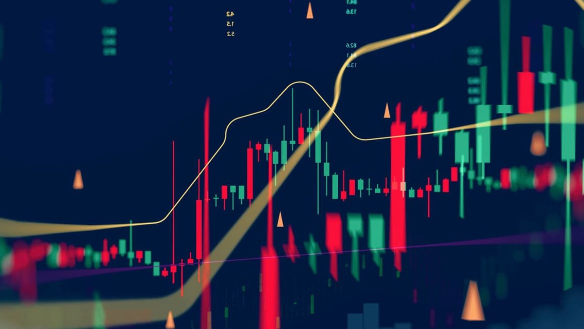 Algorithmic Trading - trading chart with candlestick pattern.