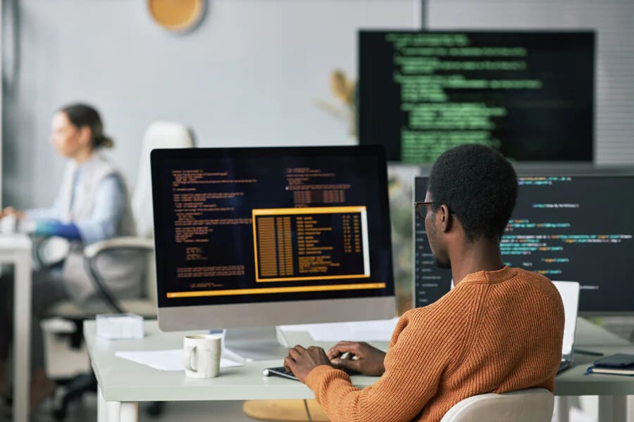 L'équipe Ken Business Group au travail