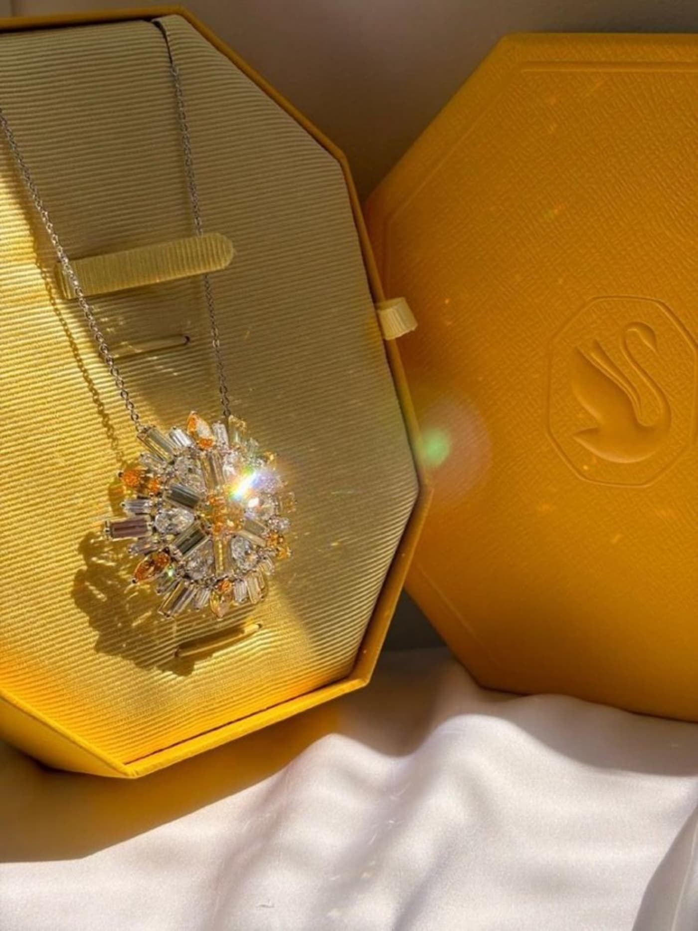 Colar e Broche Idyllia Sun · Swarovski · B.