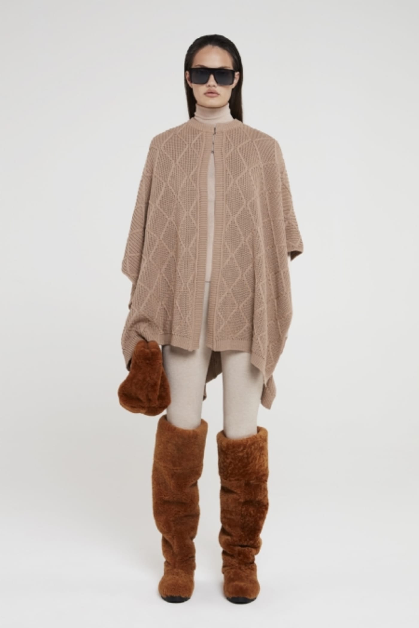Poncho de Tricot Bege · Andrea Bogosian · B.