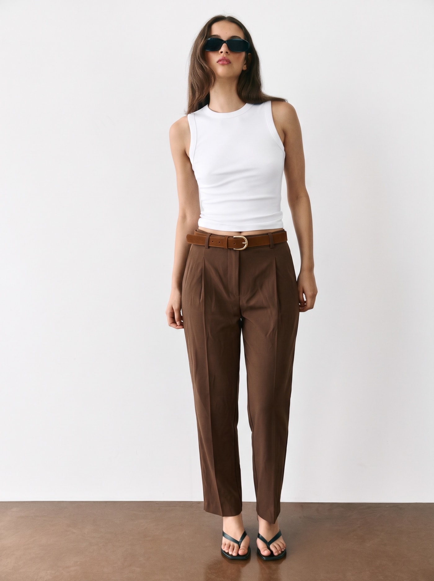 Calça de Alfaiataria Marrom com Cinto · Zara · B.