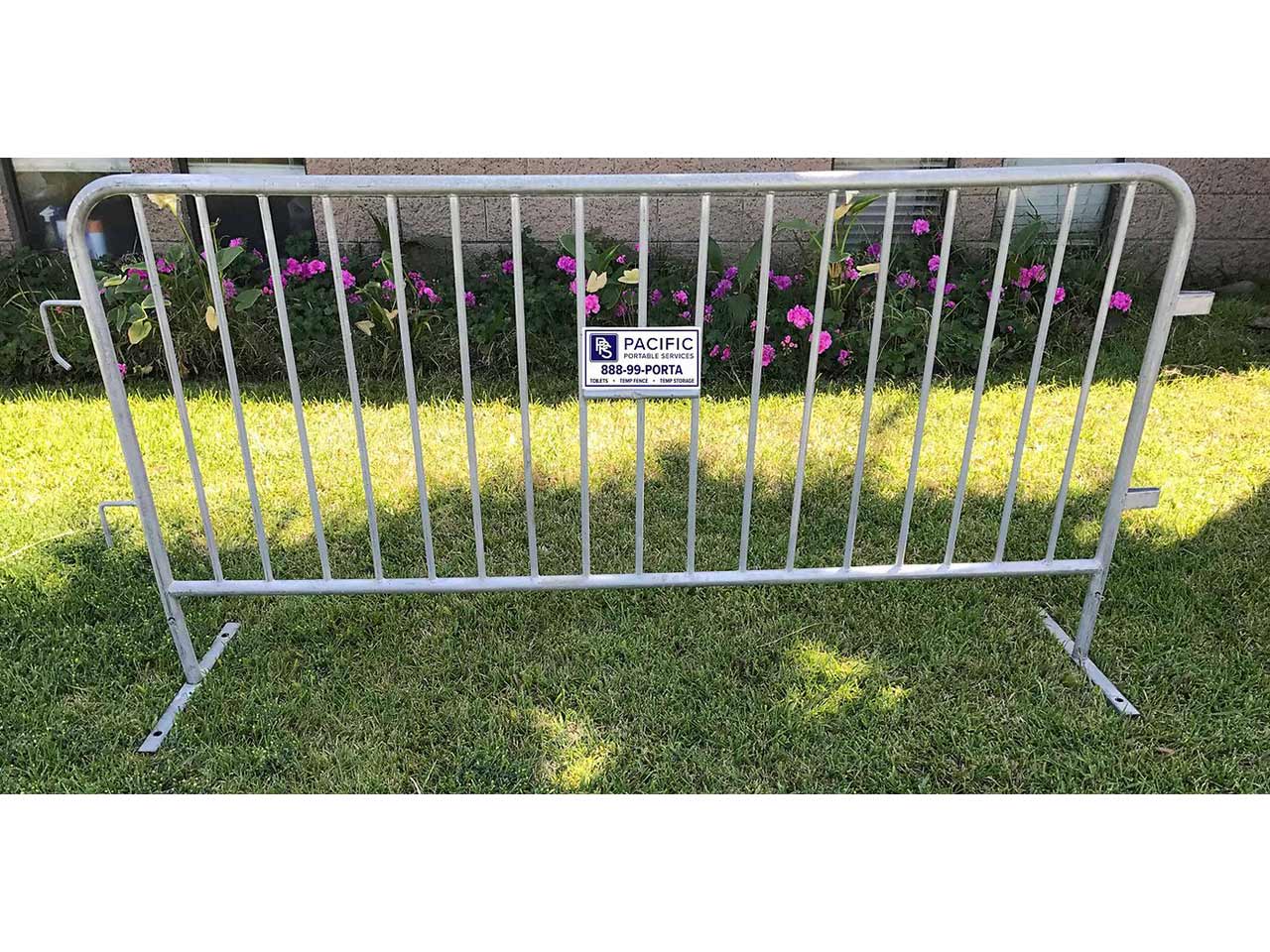 Temporary fence barricade