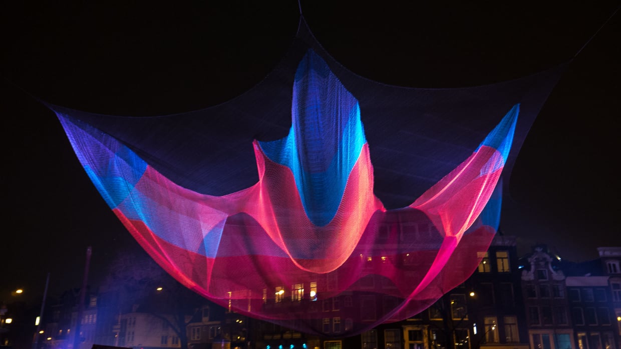 Folia has FOMO | Journey into space at Fabrique des Lumi&egrave;res