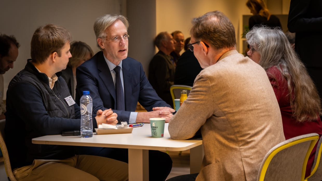 Toekomstverkenning: minister Dijkgraaf wil niet alleen lobbyisten horen