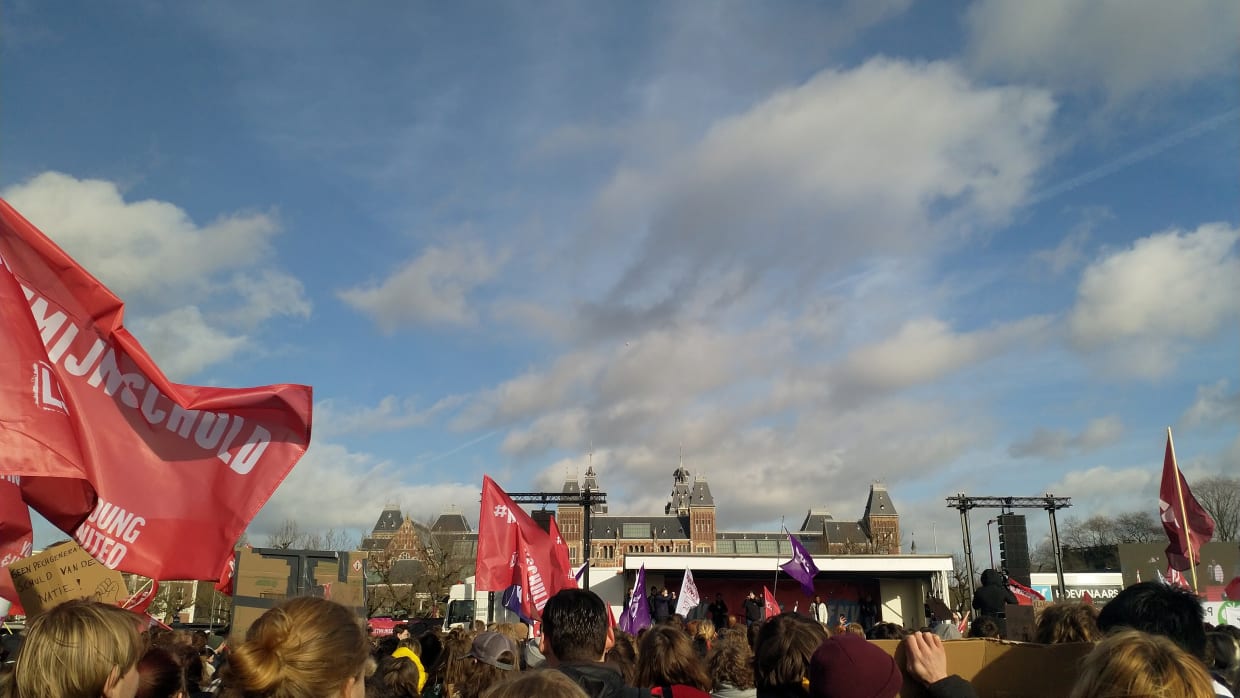 Studenten n&oacute;g een keer de straat op voor hogere compensatie en basisbeurs 