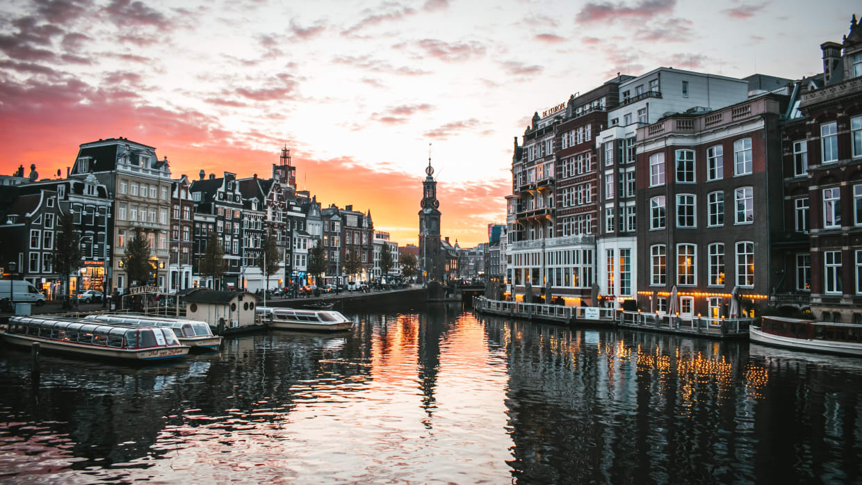 Staying and finding a job in Amsterdam after graduation, a challenge?