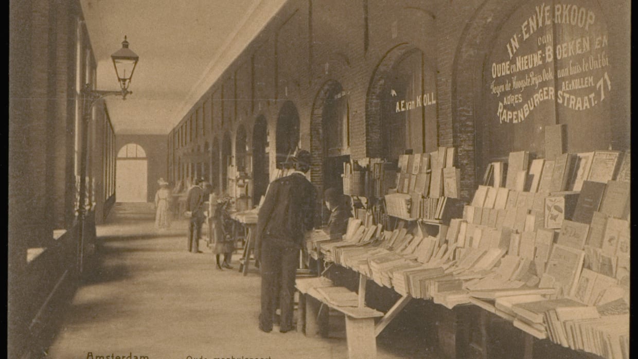 UvA-geheimen | Waarom staan er eigenlijk boekverkopers in de Oudemanhuispoort?