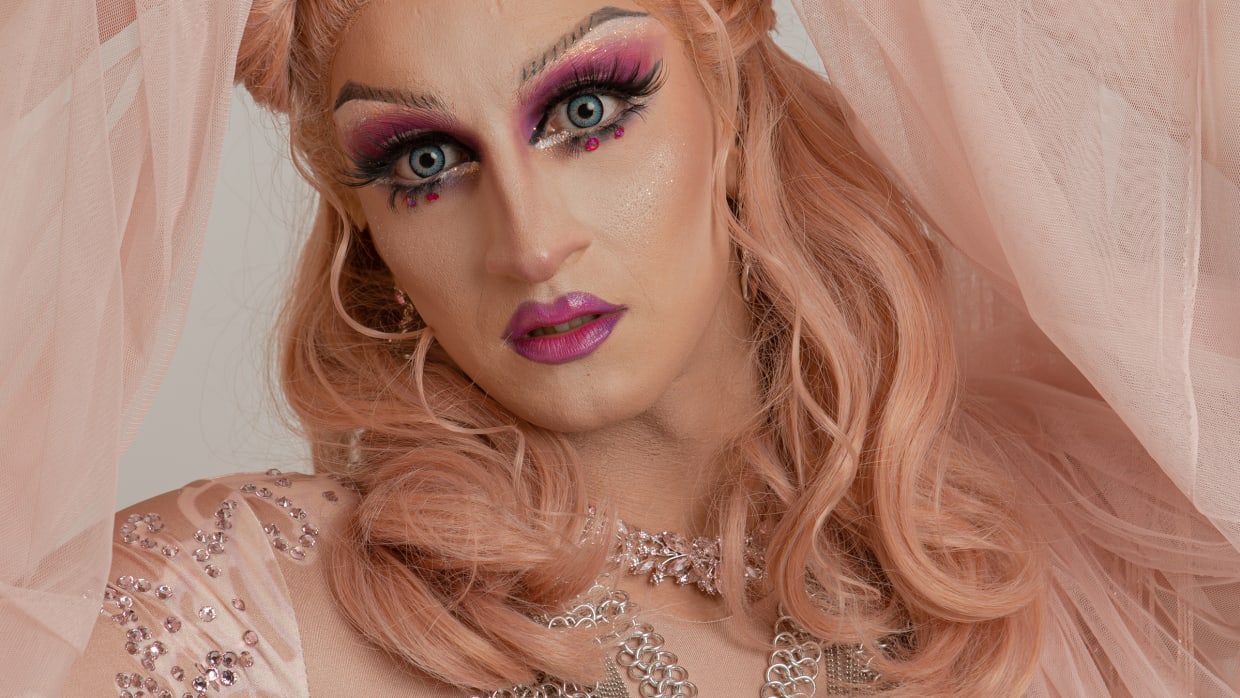 Word Drag Queen of Art Activist tijdens Crea&rsquo;s zomercursussen