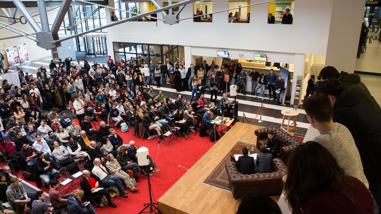 Hoe Room for Discussion in tien jaar een relevant debatplatform werd 