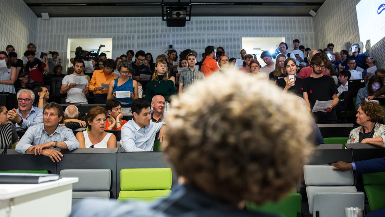 CvB-voorzitter Ten Dam 'baalt' van ontruiming &ndash; protest gaat door