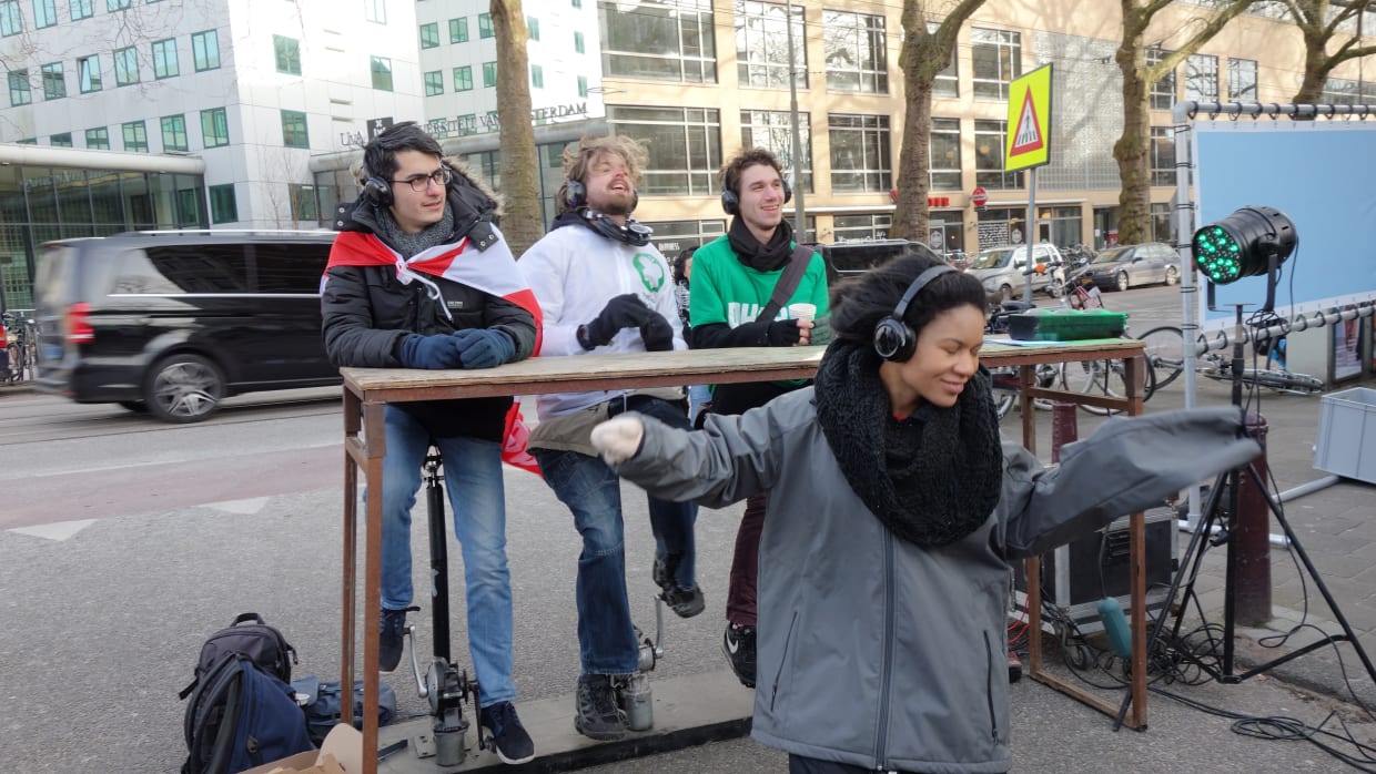 Jongerenclubs voeren actie tegen verkeersdrukte met Silent Disco 