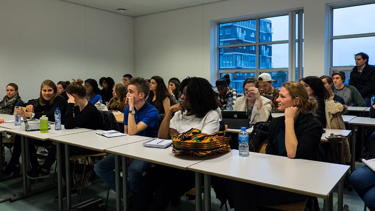 Op z'n Duits | Regenboog aan grijstinten