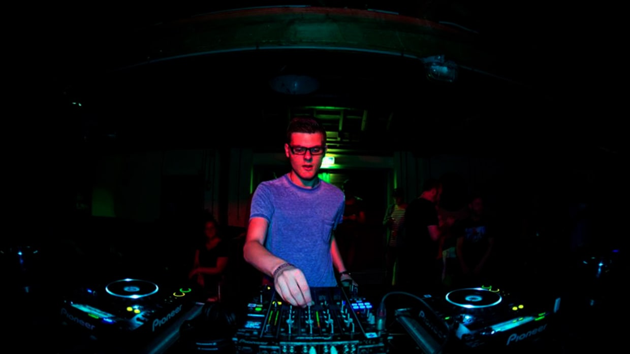 Hoe je cum laude met dj-carri&egrave;re combineert