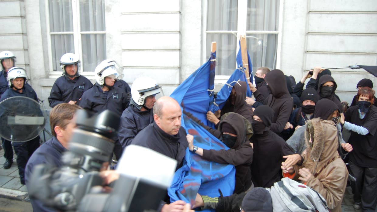 Een kraakhandleiding als afstudeerproject. Mag dat?