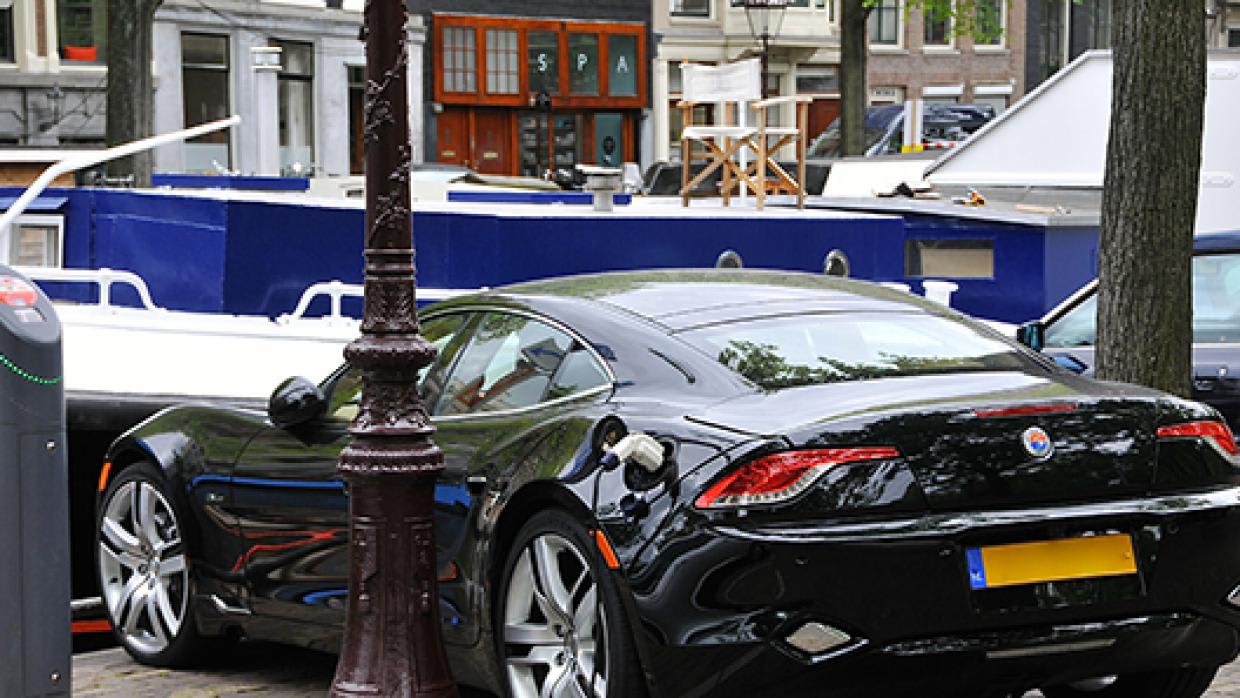 Stad komt vol palen voor elektro-auto's