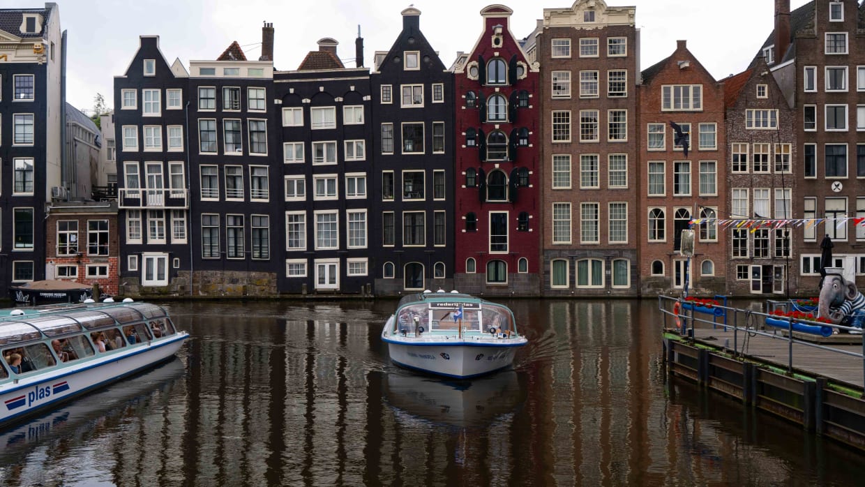 How do international students perceive a city like Amsterdam?