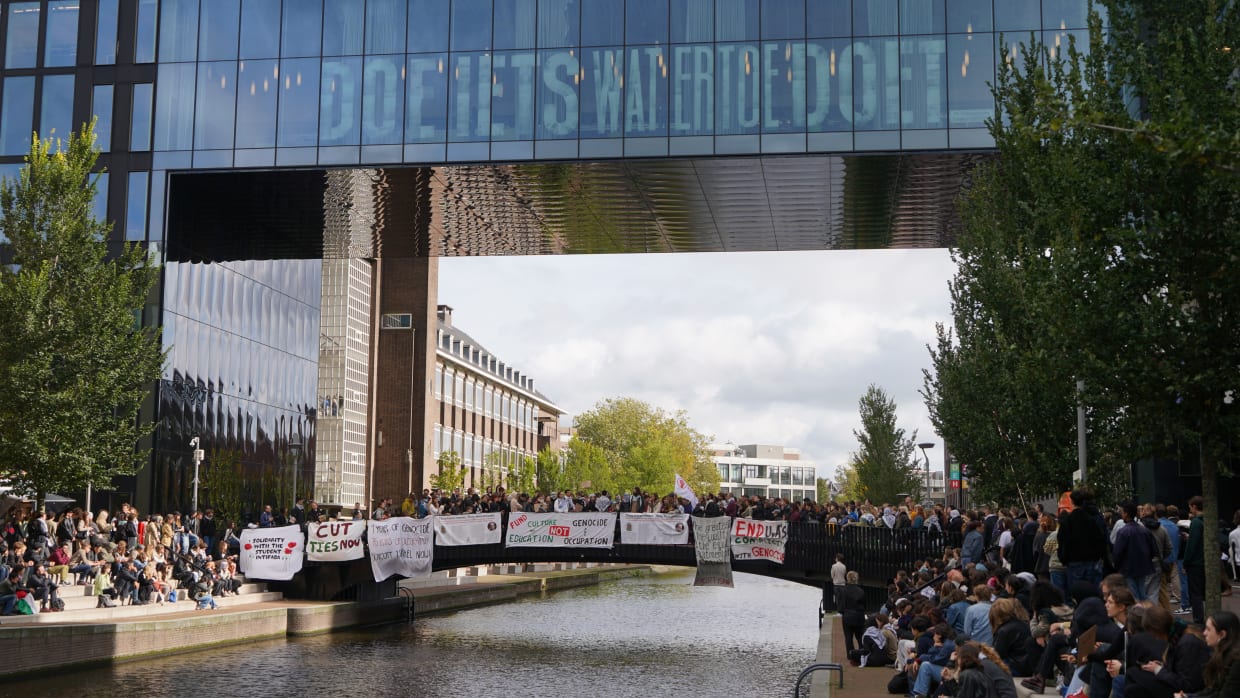 Demonstratie op de Roeterseilandcampus.