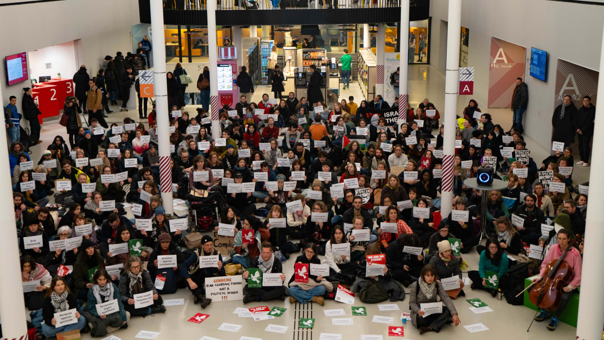 De sit-in in het ABC-gebouw