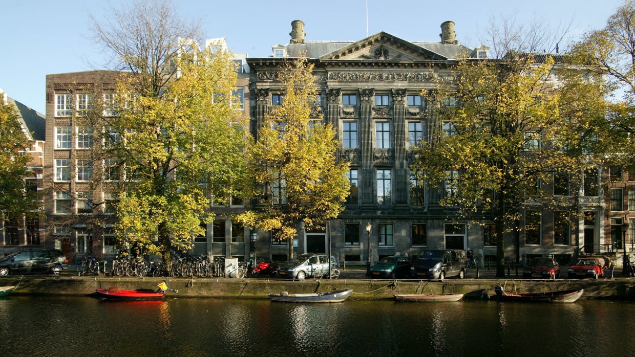 Het NIAS is gesitueerd in het Trippenhuis in Amsterdam.