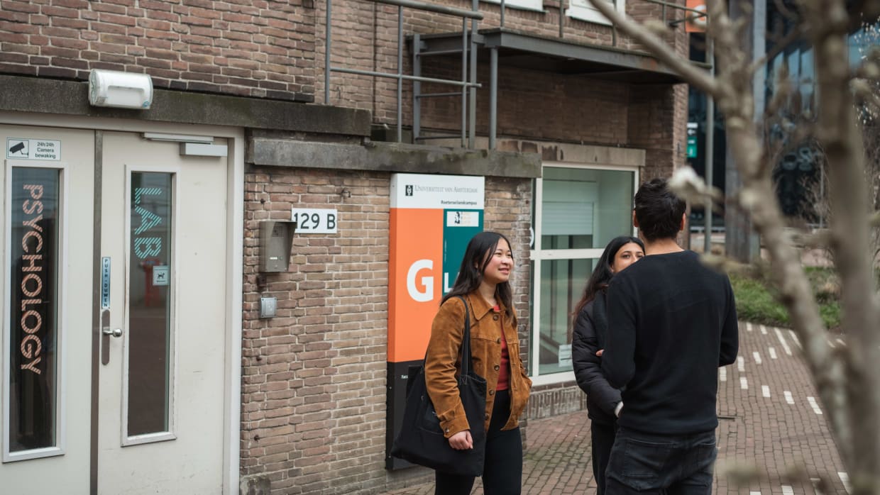 Psychologiestudenten op Roeterseilandcampus.
