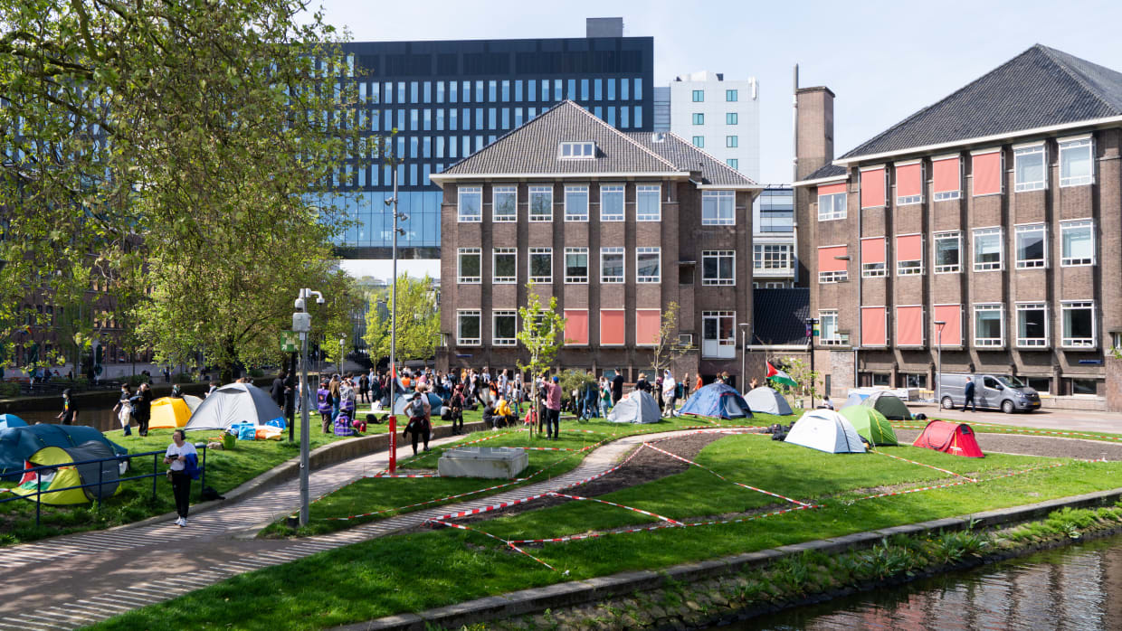 Tentenkamp op de Roeterseilandcampus.