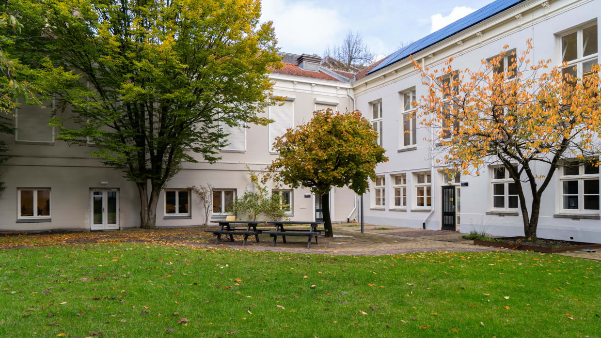 De binnentuin van het Allard Pierson.