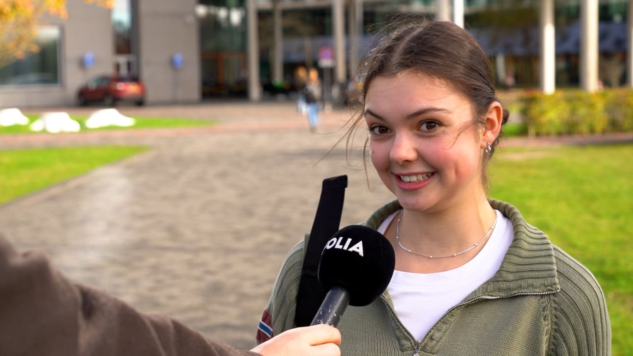 Video | Datingapps of liefde in de kroeg, hoe ontmoeten studenten elkaar?