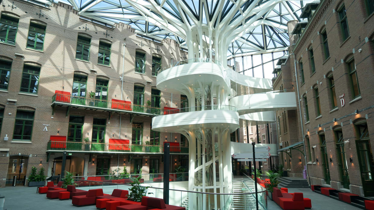 De nieuwe UB van de UvA op het BG-terrein.