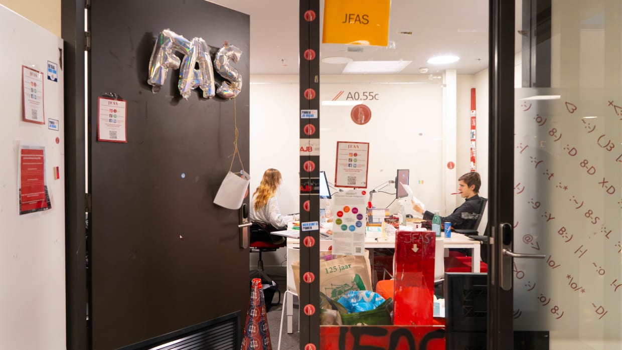 Steeds meer studieverenigingen op de UvA kunnen geen bestuur vinden 