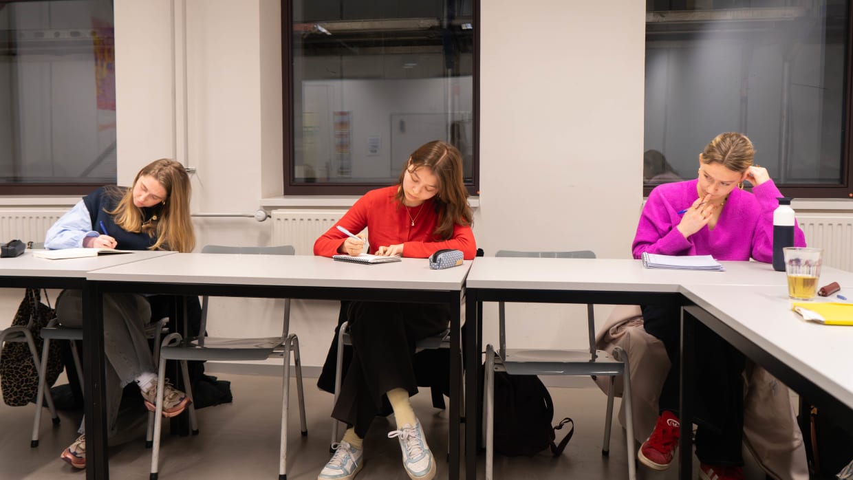 Cursisten aan het werk