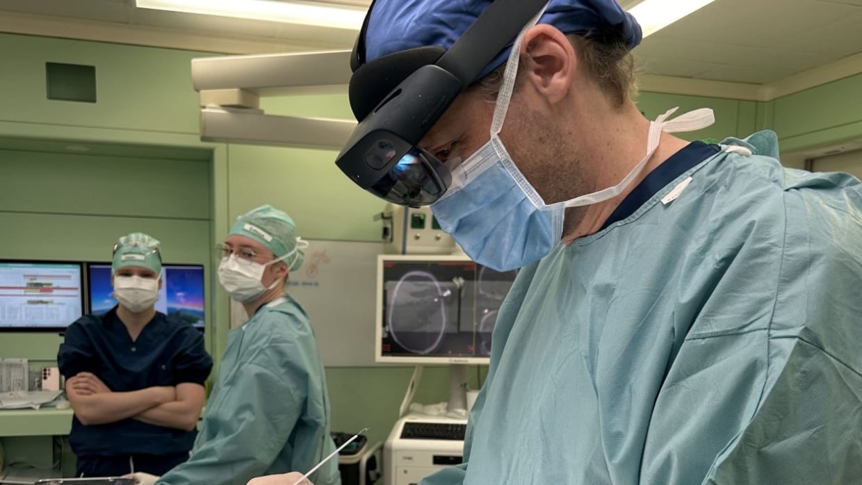 Amsterdam UMC voert eerste hersenoperatie uit met hololens