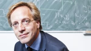 Aangekondigde bezuinigingen doen hem pijn, zegt Dijkgraaf