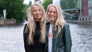 UvA twin sisters create card game to discuss well-being of PhD students