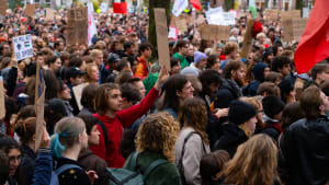 Studenten demonstreren tegen de bezuinigingen in het hoger onderwijs in Utrecht. 