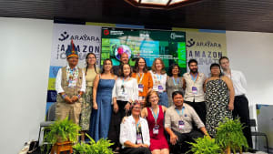 Nina Witteveen samen met het Science Panel for the Amazone op de 30ste klimaattop in Brazili&euml;.
