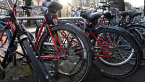 Duizenden Amsterdamse studenten hebben een Swapfiets. Maar is het echt zo&rsquo;n goede deal?