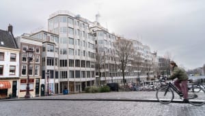 P. C. Hoofthuis, gezien vanaf de Torensluis