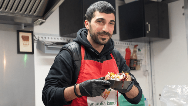 Video | Ontmoet de man achter de gevulde aardappel op REC