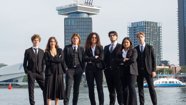 Here&rsquo;s how to create the best board member photo: &ldquo;Look at regent and militia pieces&rdquo;