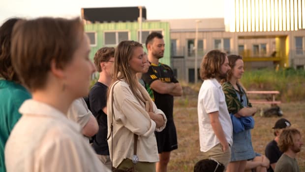 Video | Op zoek naar de natuur in de stad tijdens de midzomernachtviering