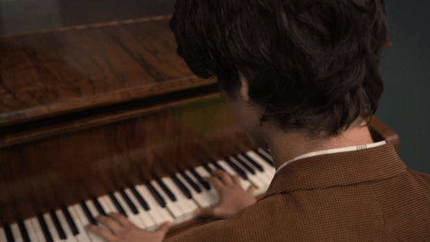 Video | Student Jelle went to Indonesia as jazz pianist