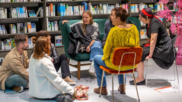 Folia has FOMO | Borrow a living book from the library