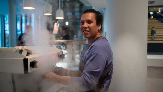 Koffiebarista op Science Park: &lsquo;Op mijn verjaardag kreeg ik drie taarten van klanten&rsquo; 